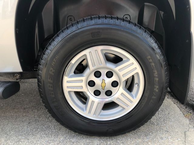 2012 Chevrolet Avalanche LT Image 9 of 30