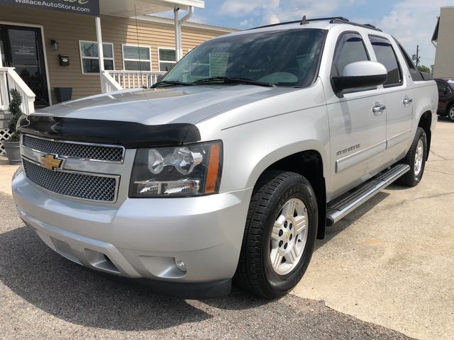 2012 Chevrolet Avalanche LT Image 1 of 30
