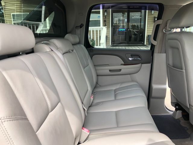 2012 Chevrolet Avalanche LT Image 12 of 30