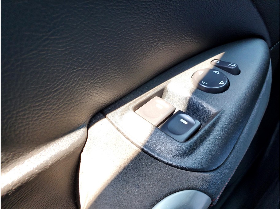 Vehicle image 21 of 60