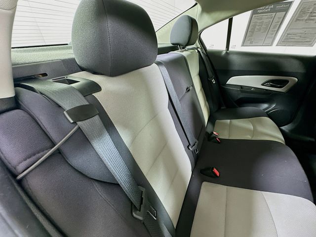 2012 Chevrolet Cruze LS Image 11 of 28