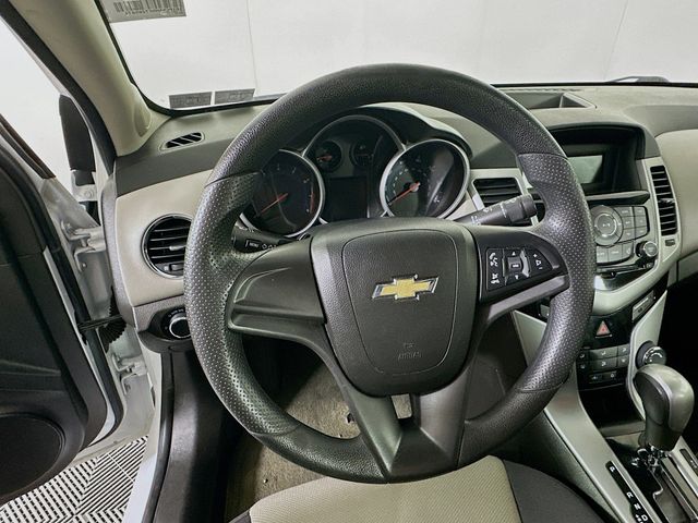 2012 Chevrolet Cruze LS Image 24 of 28