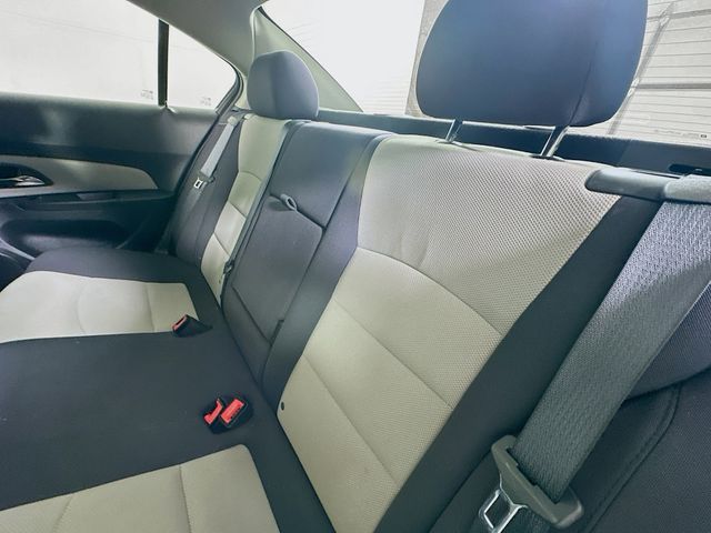 2012 Chevrolet Cruze LS Image 12 of 28