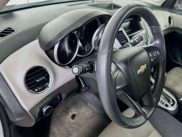 2012 Chevrolet Cruze LS Image 18 of 28