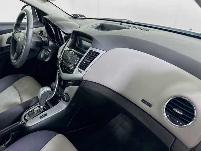 2012 Chevrolet Cruze LS Image 16 of 28