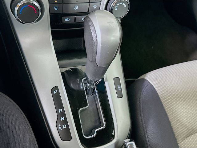 2012 Chevrolet Cruze LS Image 21 of 28