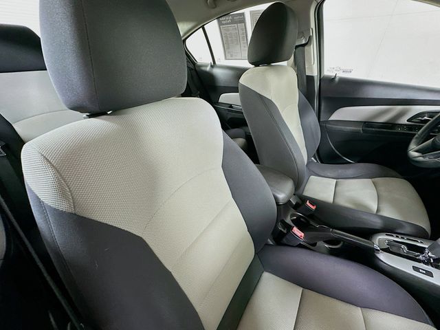 2012 Chevrolet Cruze LS Image 14 of 28
