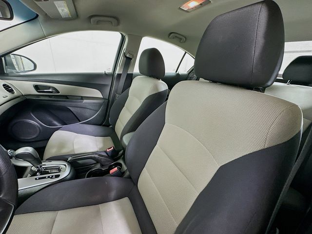 2012 Chevrolet Cruze LS Image 13 of 28