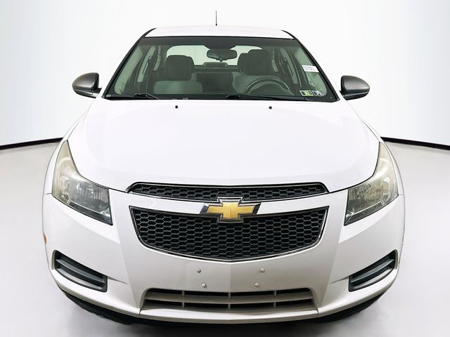 2012 Chevrolet Cruze LS Image 2 of 28