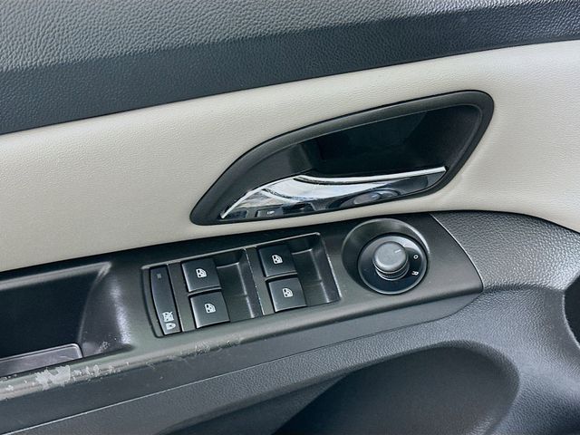 2012 Chevrolet Cruze LS Image 28 of 28