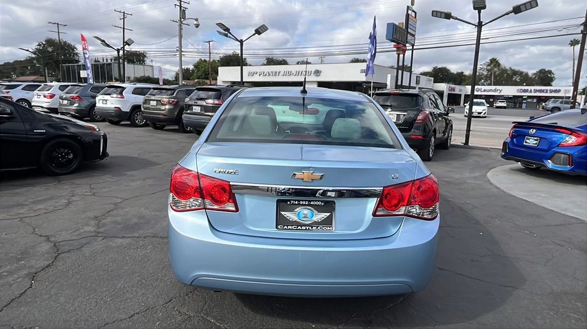 2012 Chevrolet Cruze LT 1LT Image 3 of 9