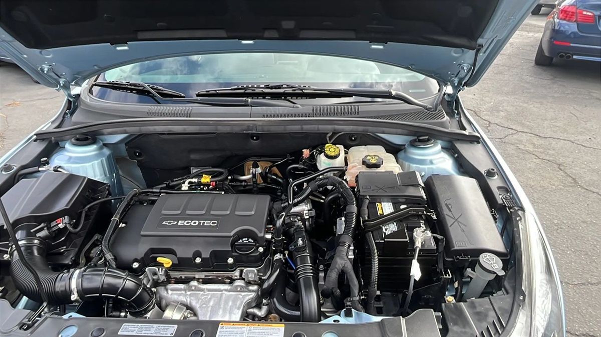 2012 Chevrolet Cruze LT 1LT Image 5 of 9