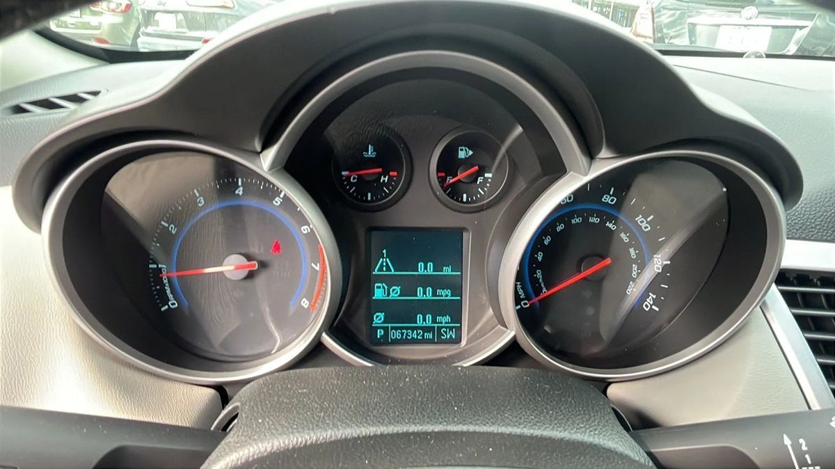 2012 Chevrolet Cruze LT 1LT Image 8 of 9