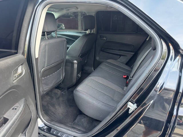 Vehicle image 15 of 17
