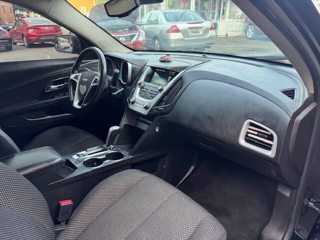 Vehicle image 13 of 17