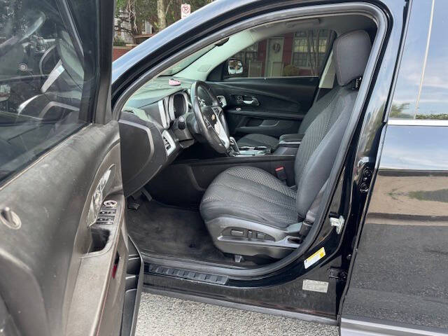 Vehicle image 7 of 17