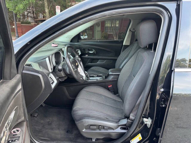 Vehicle image 8 of 17