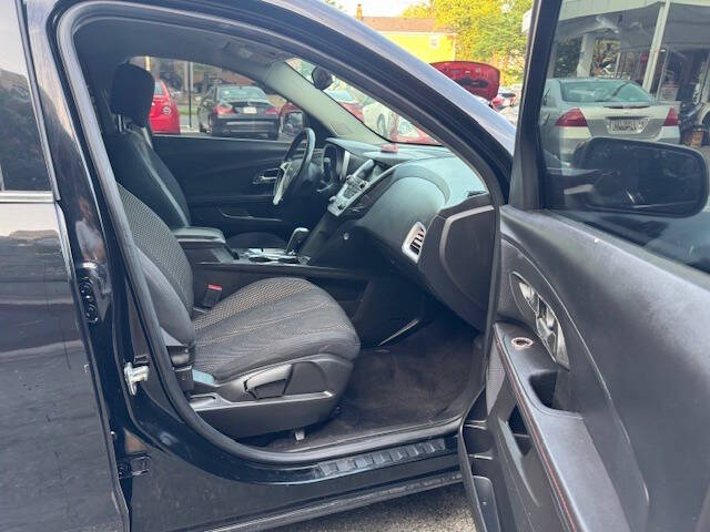 Vehicle image 9 of 17