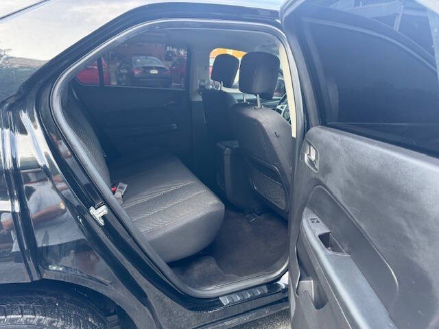 Vehicle image 14 of 17
