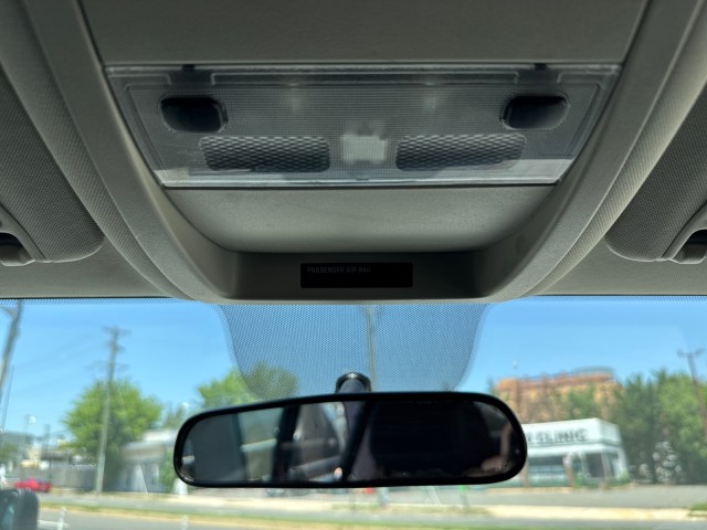 Vehicle image 32 of 37