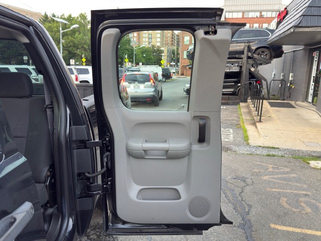 Vehicle image 33 of 37