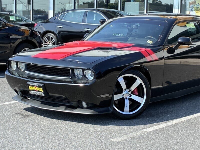 2012 Dodge Challenger SRT8 392 Image 3 of 37