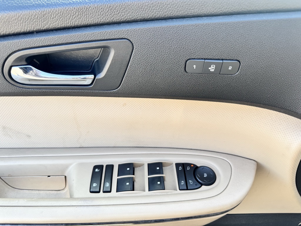 2012 GMC Acadia Denali Image 28 of 29