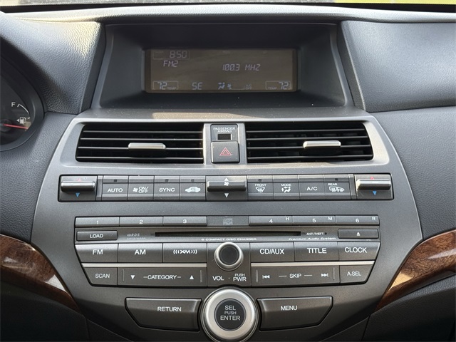 Vehicle image 19 of 23