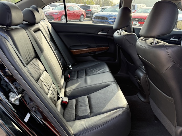 Vehicle image 11 of 23
