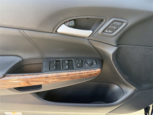 Vehicle image 20 of 23