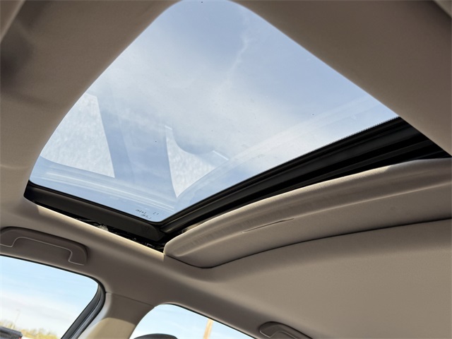 Vehicle image 16 of 23