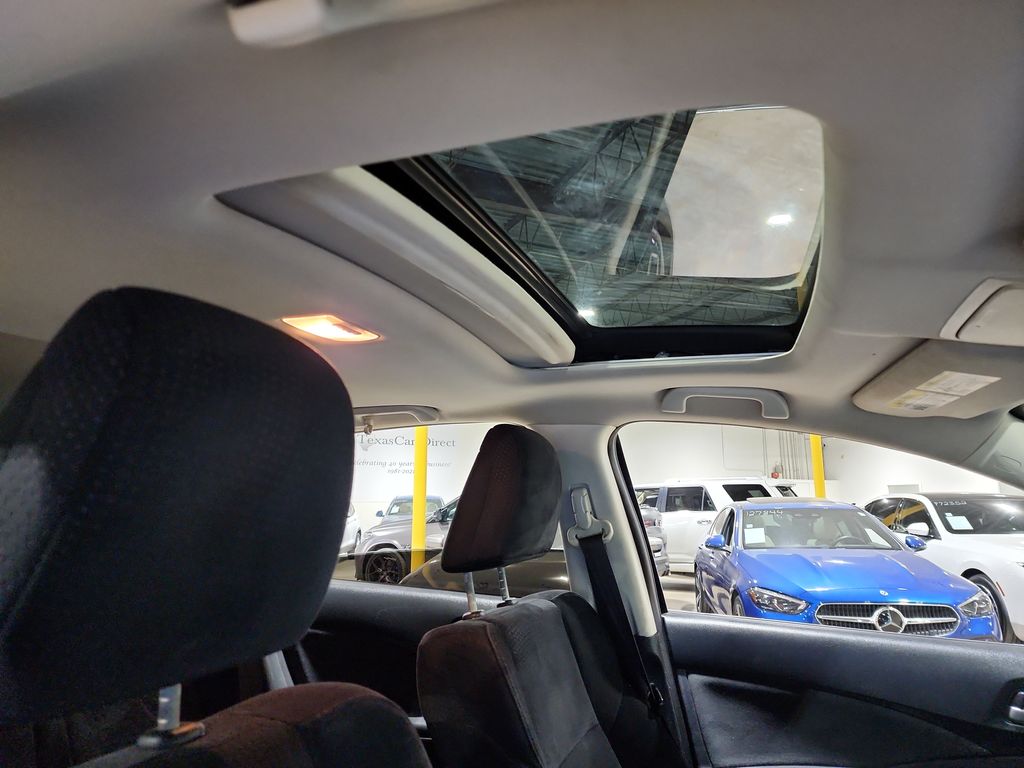 Vehicle image 18 of 52