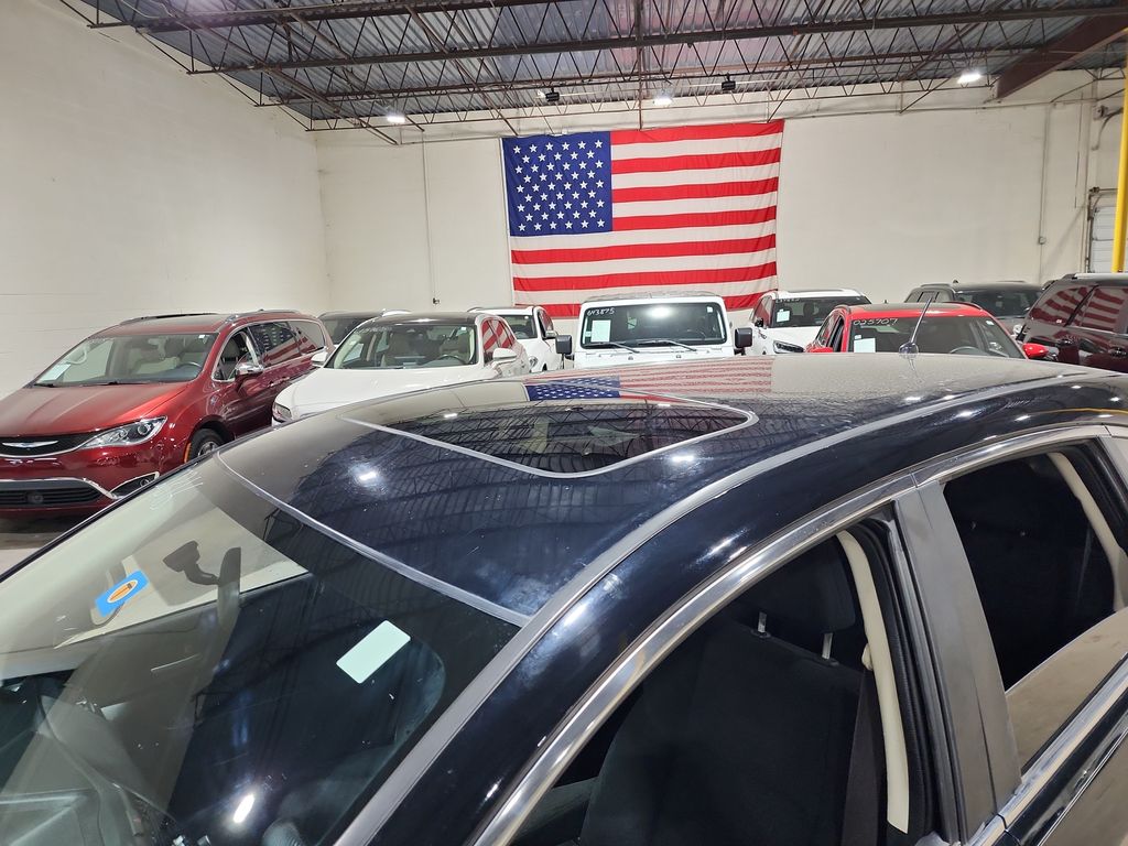 Vehicle image 40 of 52