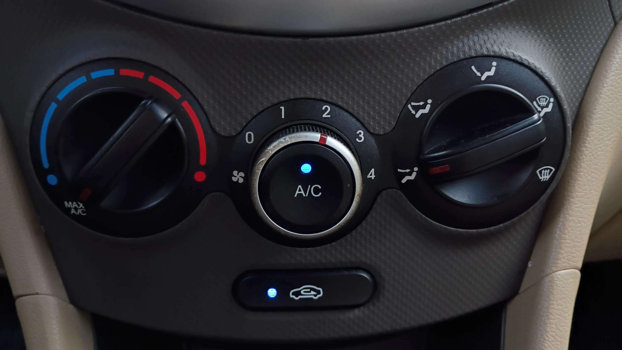 2012 Hyundai Accent GLS Image 34 of 49