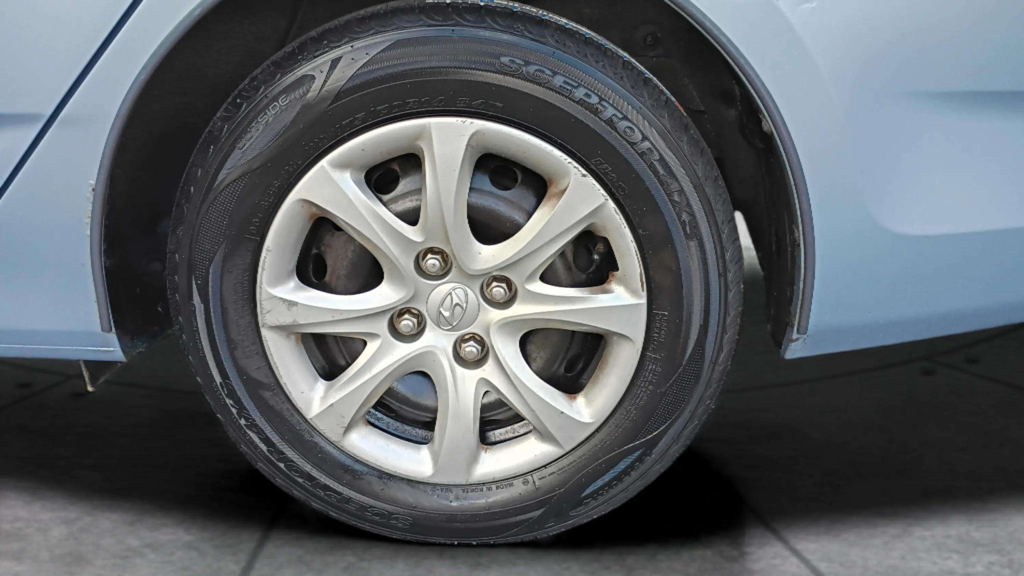 2012 Hyundai Accent GLS Image 13 of 49