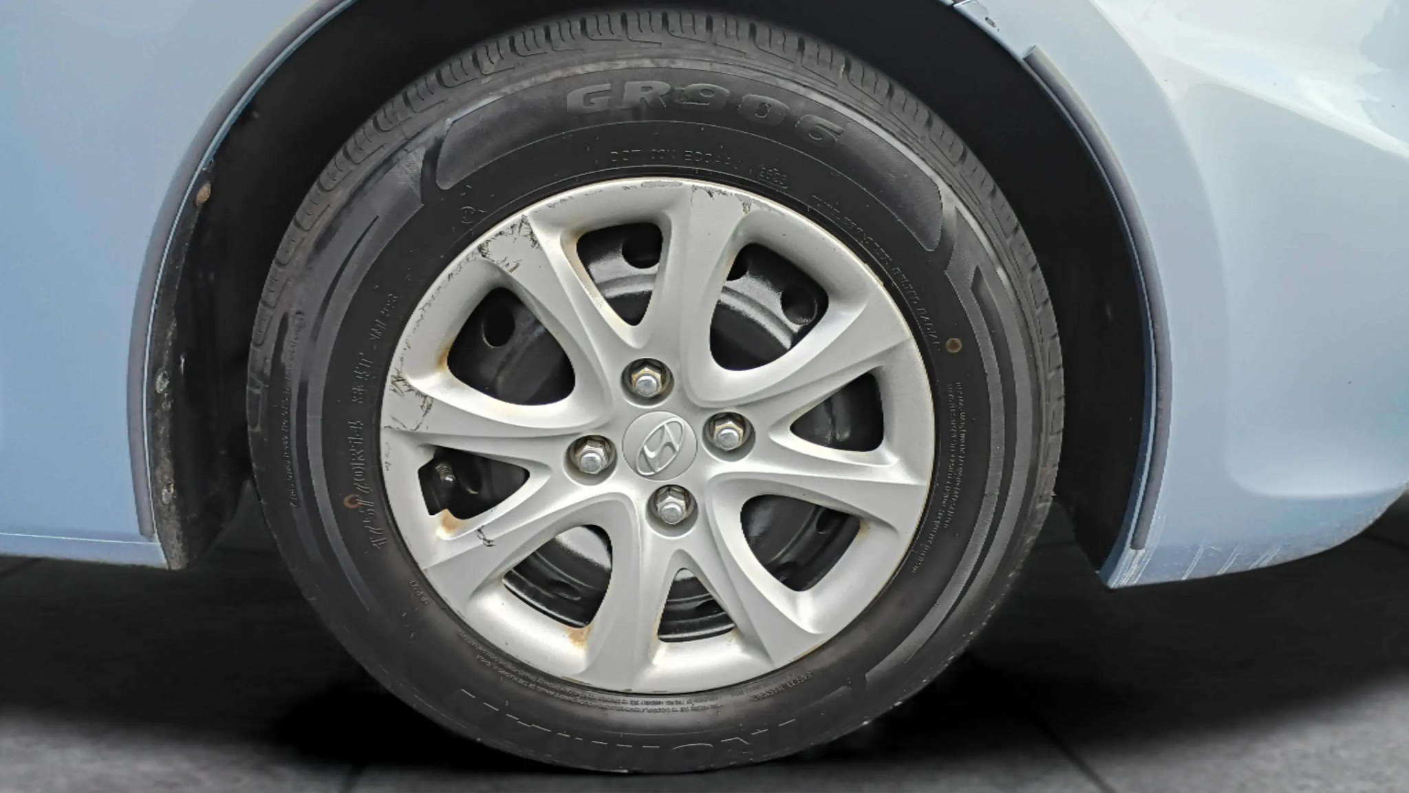 2012 Hyundai Accent GLS Image 11 of 49