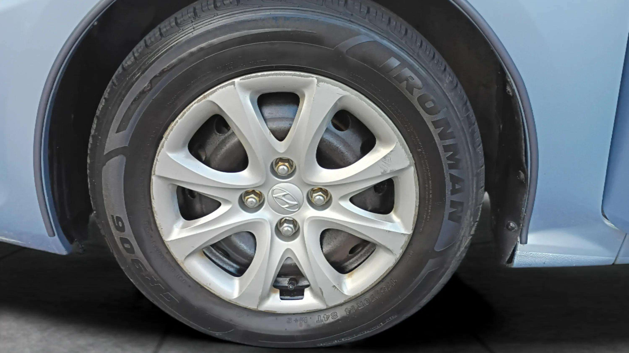 2012 Hyundai Accent GLS Image 12 of 49