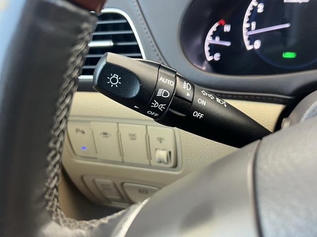 Vehicle image 24 of 31