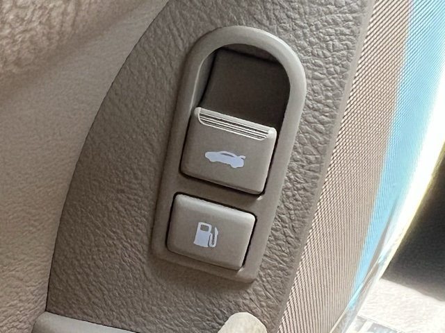 Vehicle image 21 of 31