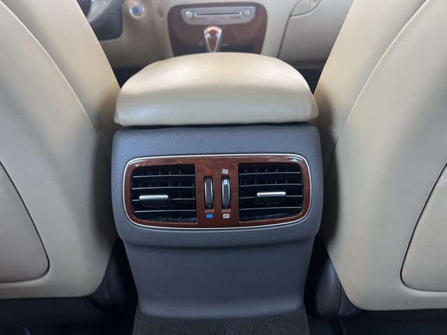 Vehicle image 20 of 31