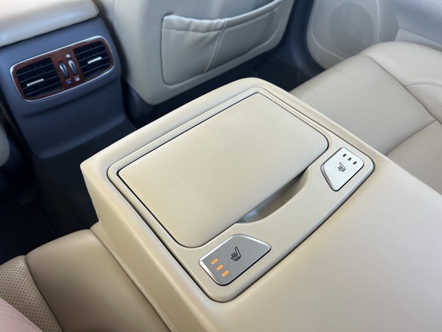 Vehicle image 25 of 31
