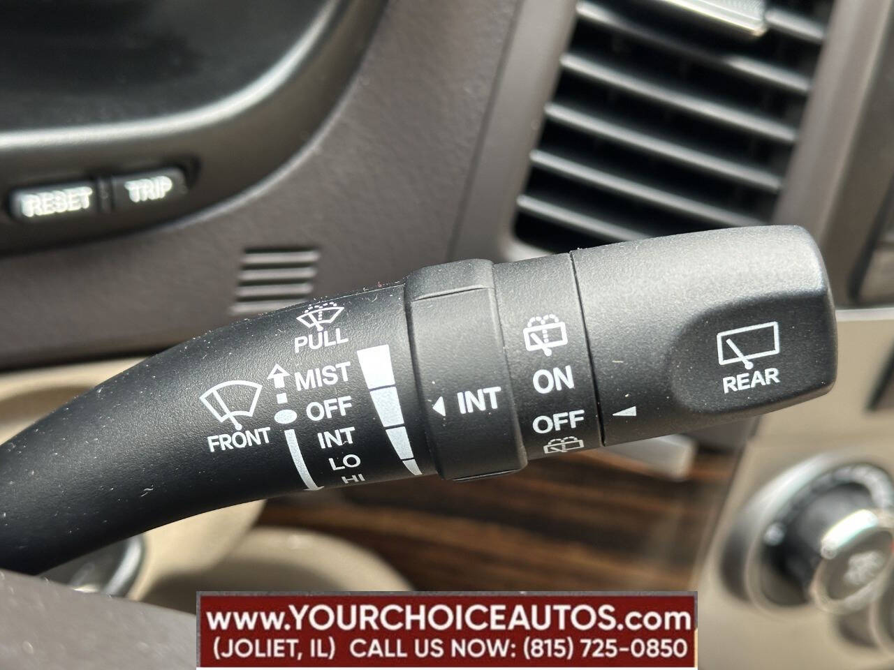 Vehicle image 33 of 43