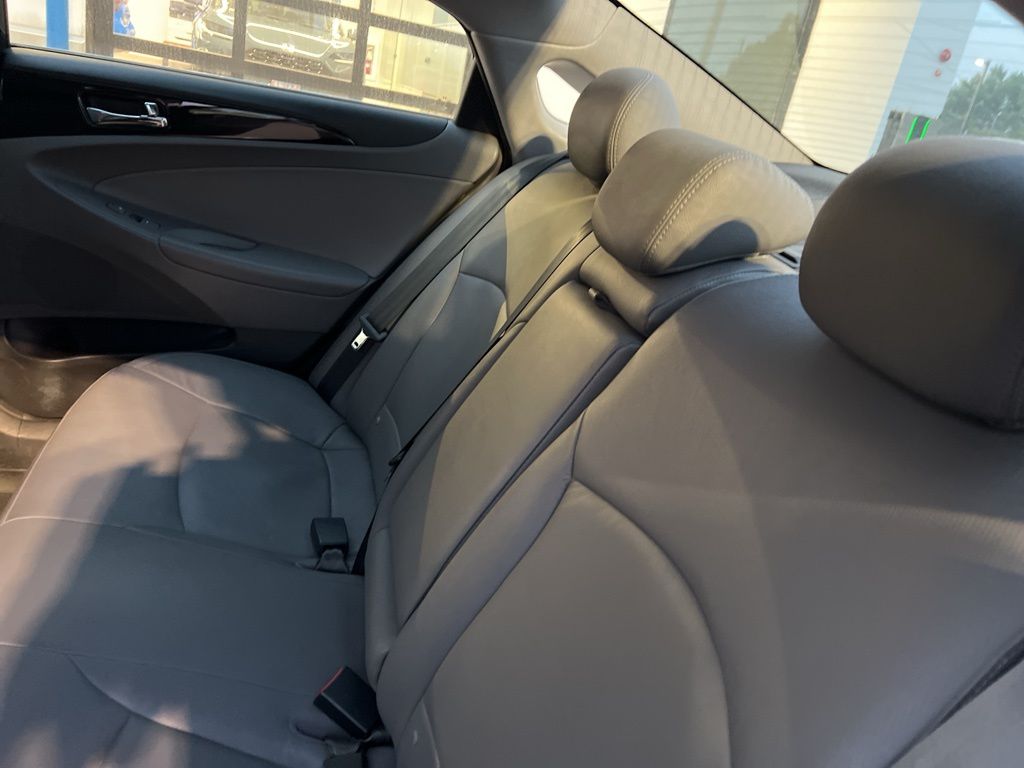2012 Hyundai Sonata 2.4L Limited Image 7 of 27