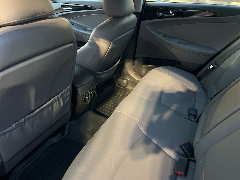 2012 Hyundai Sonata 2.4L Limited Image 8 of 27