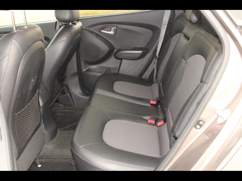 Vehicle image 14 of 28