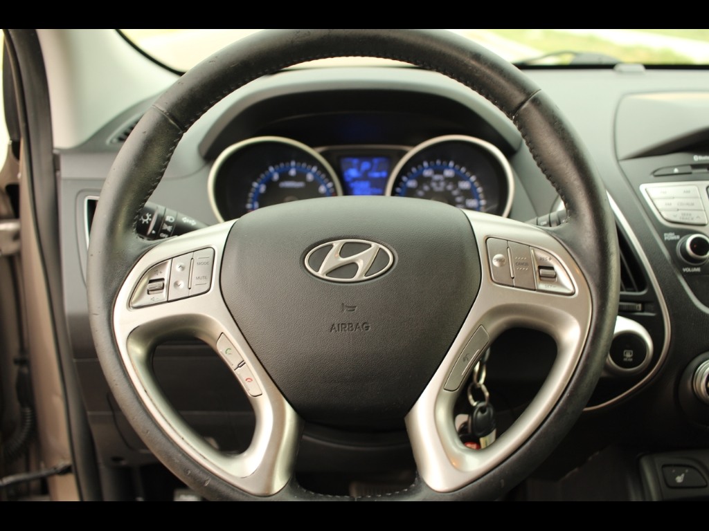 Vehicle image 23 of 28