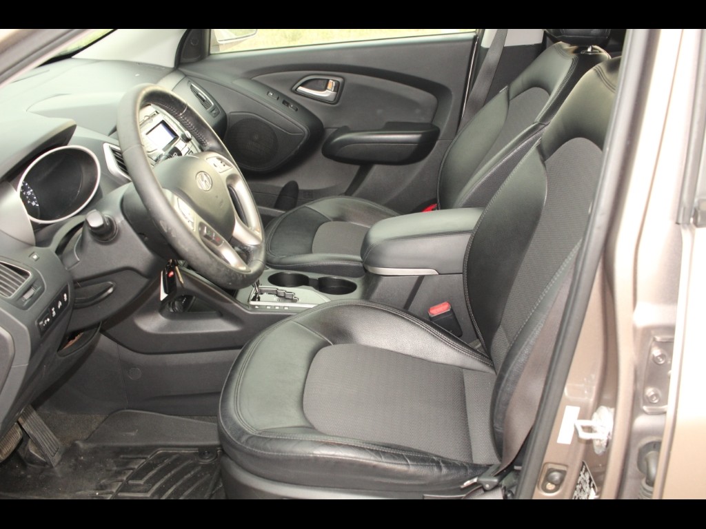 Vehicle image 13 of 28