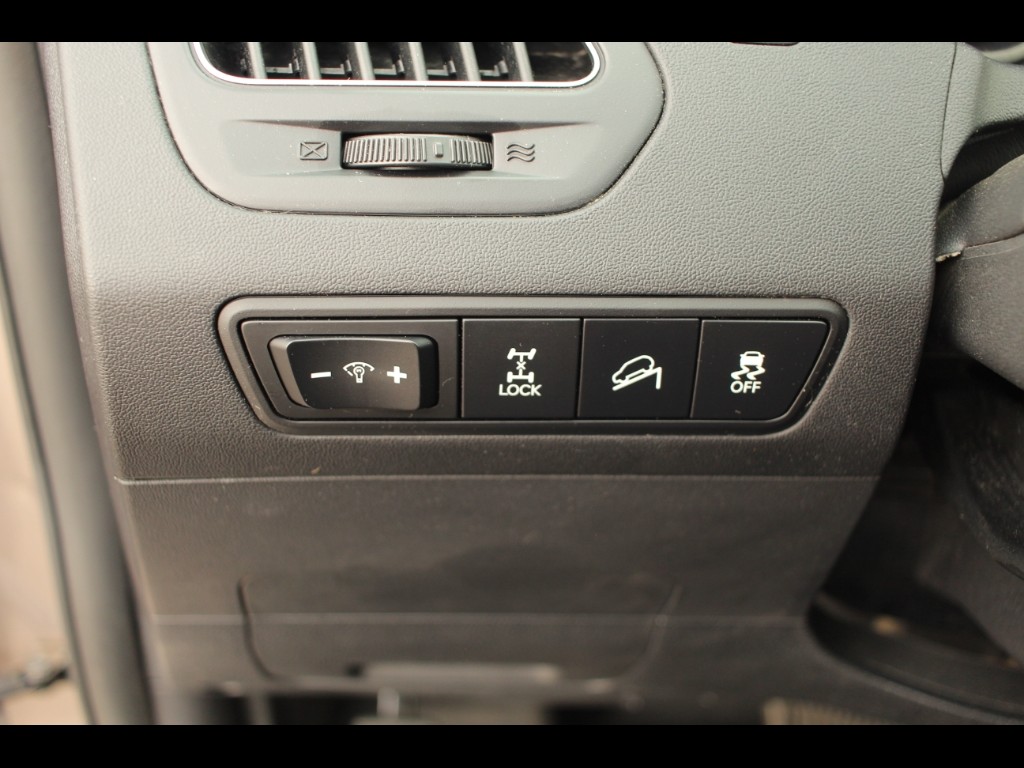 Vehicle image 20 of 28