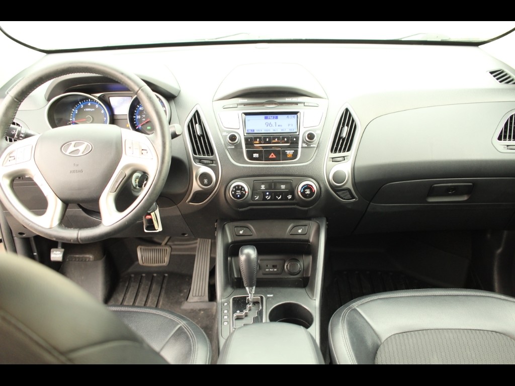 Vehicle image 16 of 28