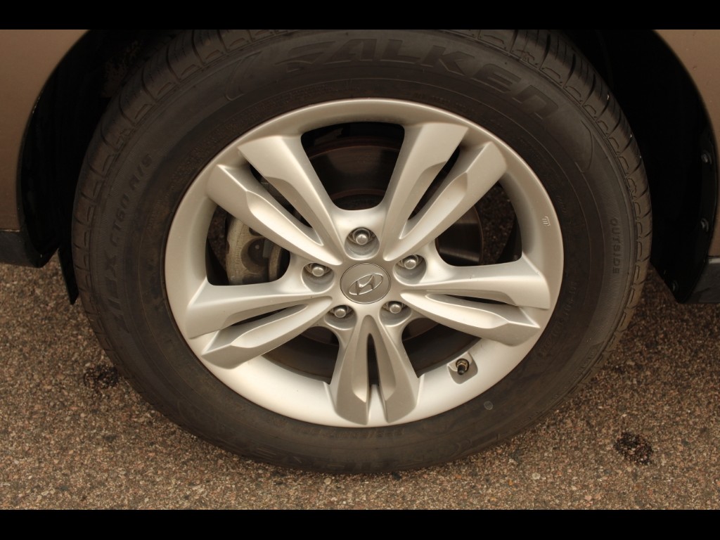 Vehicle image 9 of 28